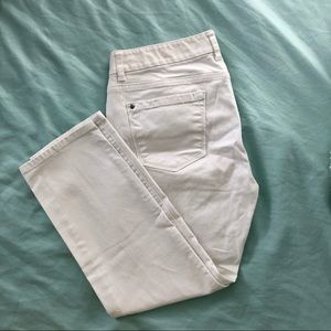 White cropped jeans